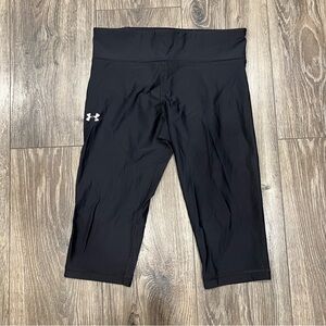 🍎 3/$30 Under Armour Black Capri Leggings